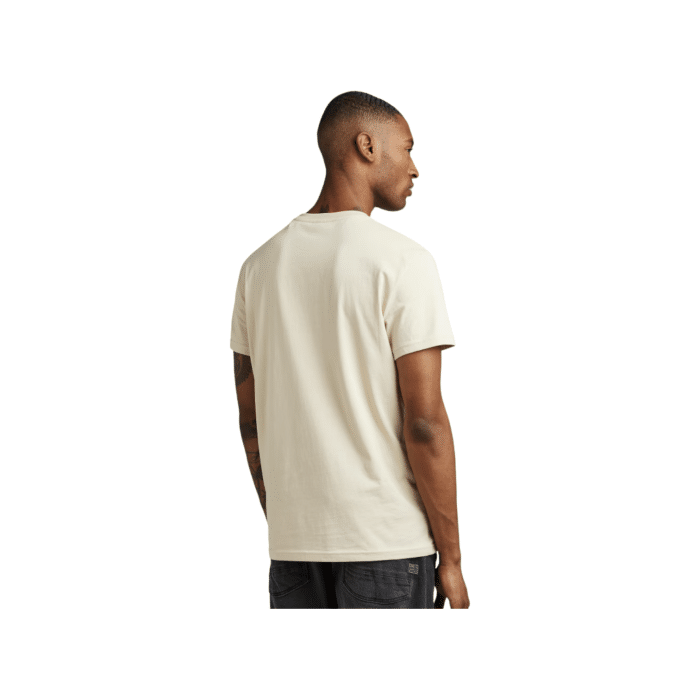 807 55B | The G Star Crew Stencil in Stone Colour showcases a modern design with a subtle yet striking stencil graphic. Its soft, premium fabric ensures all-day comfort, making it a stylish and versatile piece for any wardrobe.