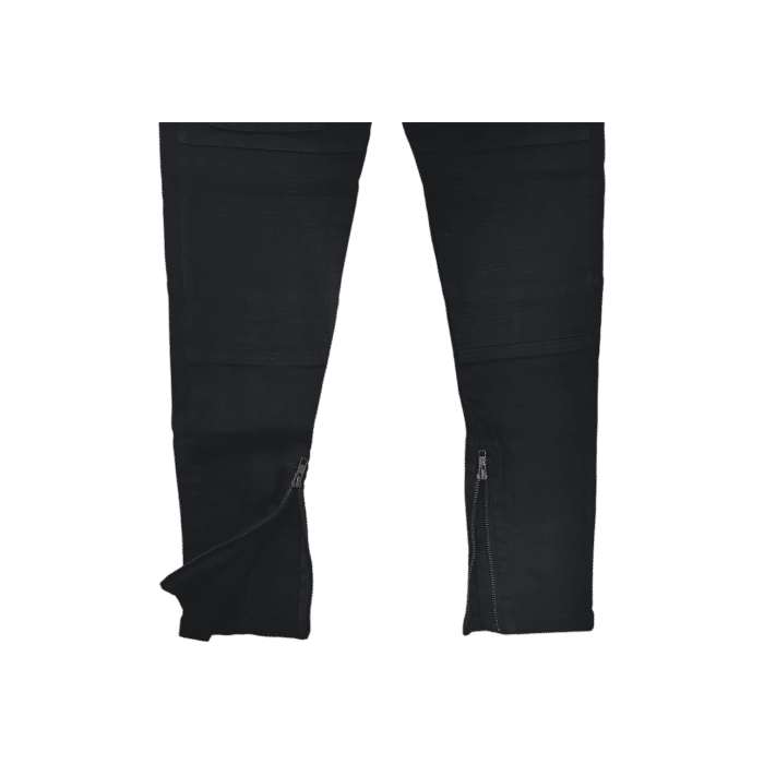 939 17B | The Vialli Aelooso Jeans Black combines timeless sophistication with modern functionality, featuring a deep black finish that effortlessly complements any outfit. Made from premium stretch denim, these jeans provide a tailored fit that ensures exceptional comfort, flexibility, and durability, retaining their shape even with frequent wear. With sleek stitching, a polished button-and-zip closure, and a versatile design, the Aelooso Jeans Black seamlessly transitions from casual outings to refined evening occasions, making them a wardrobe essential.