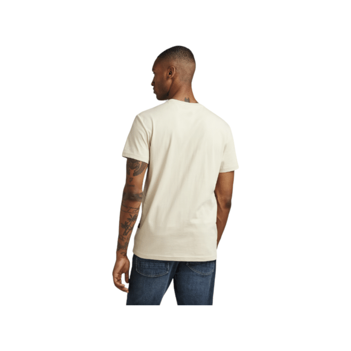 807 54B | The G Star Crew Graphic 8 R T in Cream Colour boasts a striking graphic on the front, providing a modern touch to its timeless crew neck style. Made from high-quality cotton, this T-shirt offers excellent comfort and durability, perfect for both casual and stylish everyday wear.