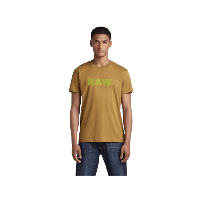 807 67A | The G Star Crew Holorn R T S/S in Brown Colour combines a classic crew neck design with a rich navy hue for a versatile and timeless look. Made from high-quality materials, this short-sleeve T-shirt offers exceptional comfort and durability, ideal for both casual and smart-casual outfits.