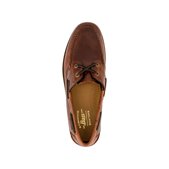 190 30A | The Bass Boater Pull Up Jetty II in dark brown exudes classic nautical charm with its rich, pull-up leather that develops a unique patina over time. Designed for ultimate comfort and style, these boat shoes feature a cushioned insole and durable outsole, making them perfect for both casual outings and relaxed, everyday wear.