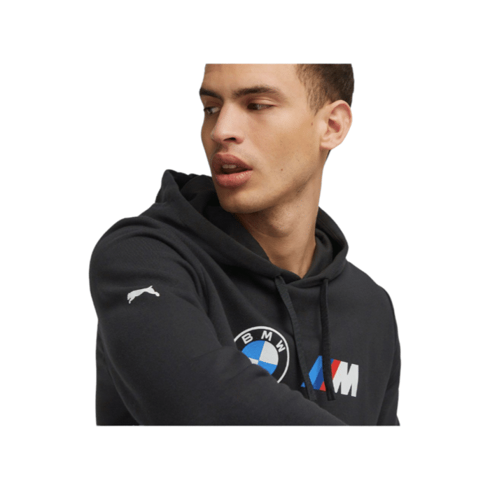 851 11B | The Puma BMW MMS ESS Hoodie in Black offers a bold, eye-catching design that stands out in any setting. Made with soft, premium fabric, this hoodie ensures you stay comfortable while showcasing Puma's iconic style.