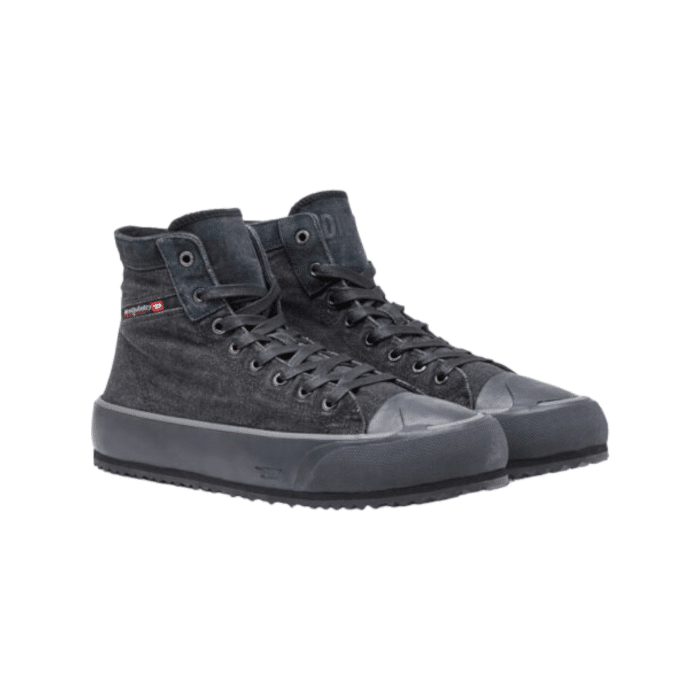 861 25A | The Diesel S-Principia Mid X in Black/Pewter offers a bold and contemporary design, perfect for making a statement. With its vibrant hue and mid-top silhouette, this sneaker combines comfort and style, ensuring you stand out in any crowd.