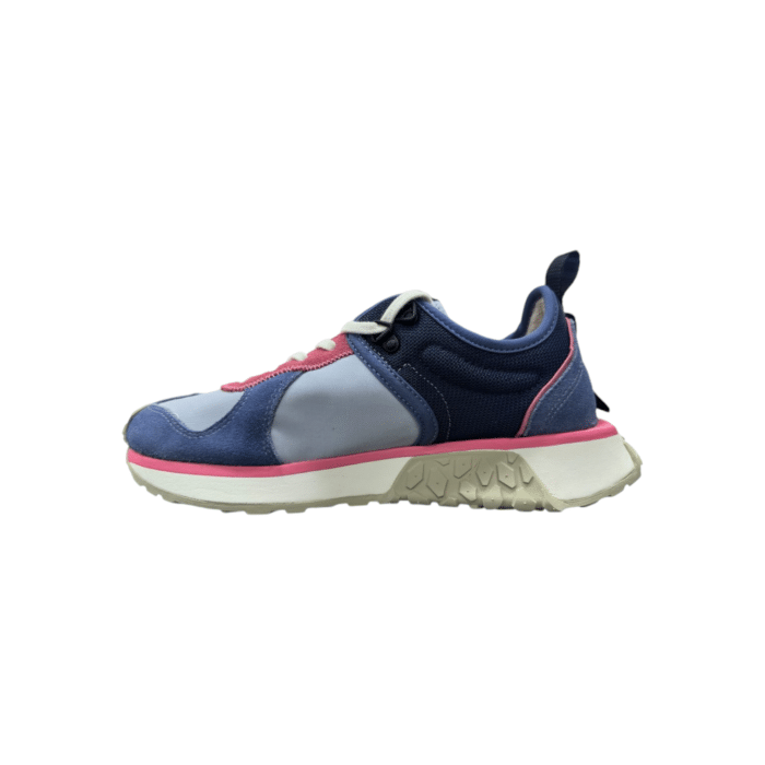 530 171A | The Palladium Troop Runner Blue Provence is a stylish and versatile sneaker designed for urban exploration. Featuring a durable canvas upper and a rugged sole, this shoe offers both comfort and a military-inspired aesthetic, perfect for everyday wear.