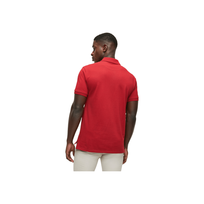 302 52B | The Polo Golfer Stretch Pique in Crimson Red S/S combines classic design with a modern slim fit, making it a versatile addition to any wardrobe. Crafted from high-quality materials, this polo ensures both comfort and style for any occasion.