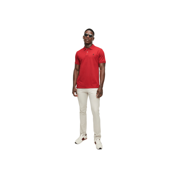 302 52C | The Polo Golfer Stretch Pique in Crimson Red S/S combines classic design with a modern slim fit, making it a versatile addition to any wardrobe. Crafted from high-quality materials, this polo ensures both comfort and style for any occasion.