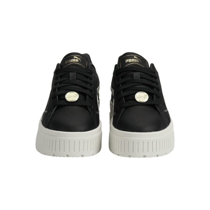 334 86B | The Puma Karmen II Class Act in Black, White and Gold features a luxurious suede upper and a durable rubber sole, combining elegance and practicality. Designed for all-day comfort, these versatile sneakers seamlessly transition from casual outings to more polished occasions.