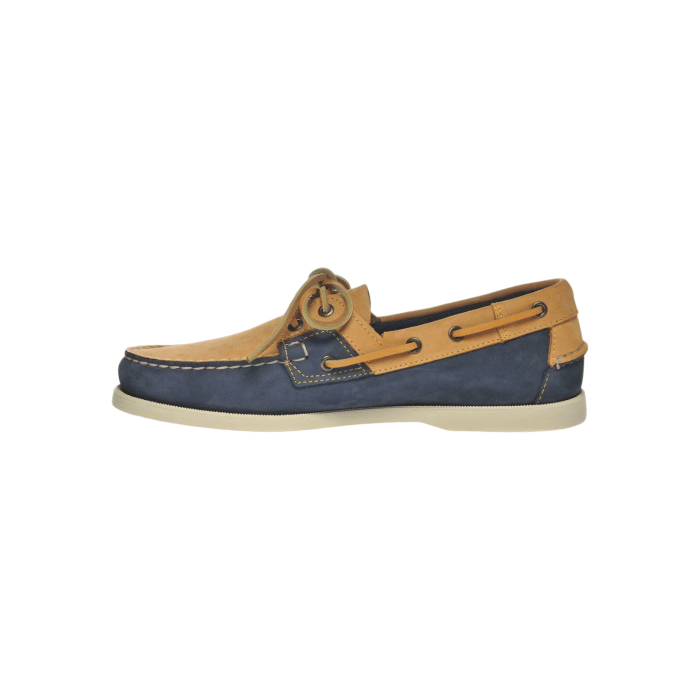 82 10A | The Sebago Rossisland in Navy Blue/Ocra offers a sleek blend of style and durability, perfect for both casual outings and rugged adventures. With its premium materials and refined color combination, this shoe ensures a comfortable fit while making a striking fashion statement.