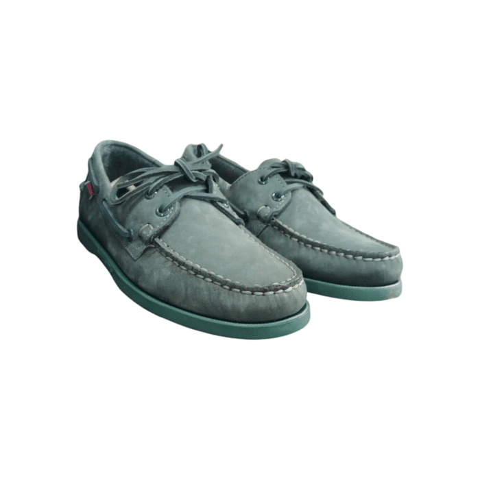 82 11B | The Sebago Docksides Portland in Indigo/Green offers a sleek blend of style and durability, perfect for both casual outings and rugged adventures. With its premium materials and refined color combination, this shoe ensures a comfortable fit while making a striking fashion statement.