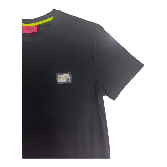 559 153 C | The Enrico Coveri Mini Metal Logo T-Shirt in Black is a timeless wardrobe essential that effortlessly combines style and comfort, crafted from high-quality cotton for a soft and breathable fit. Featuring a discreet mini metal logo on the chest, this T-shirt adds a touch of sophistication to its classic black design, making it versatile enough to dress up for a night out or keep casual for everyday wear. With its modern slim fit that flatters the body while allowing freedom of movement, this T-shirt exemplifies Enrico Coveri's commitment to refined Italian craftsmanship and contemporary fashion.