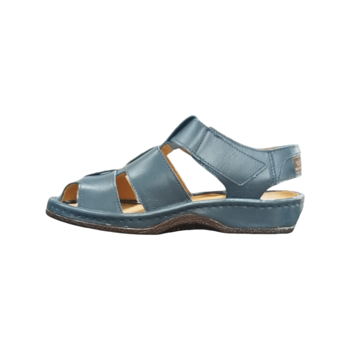 688 21A | The Omega Sandals Sjava Soft Saddle Navy offer a bold, earthy tone that brings a natural warmth to your footwear collection. Designed for both style and comfort, these sandals feature a robust yet lightweight construction, making them perfect for long summer walks or casual outings.