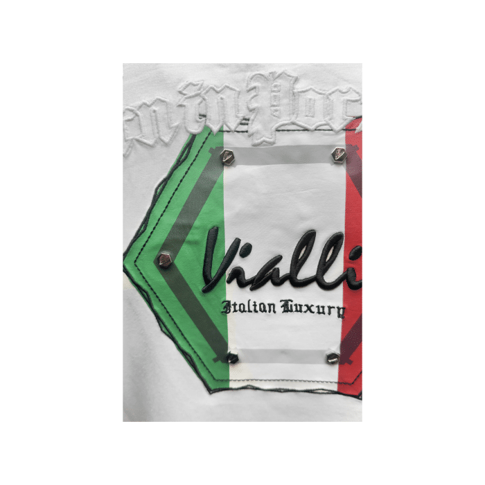 941 22C | The Vialli Golfer Idrray in White , Red and Green S/S combines classic design with a modern slim fit, making it a versatile addition to any wardrobe. Crafted from high-quality materials, this polo ensures both comfort and style for any occasion.