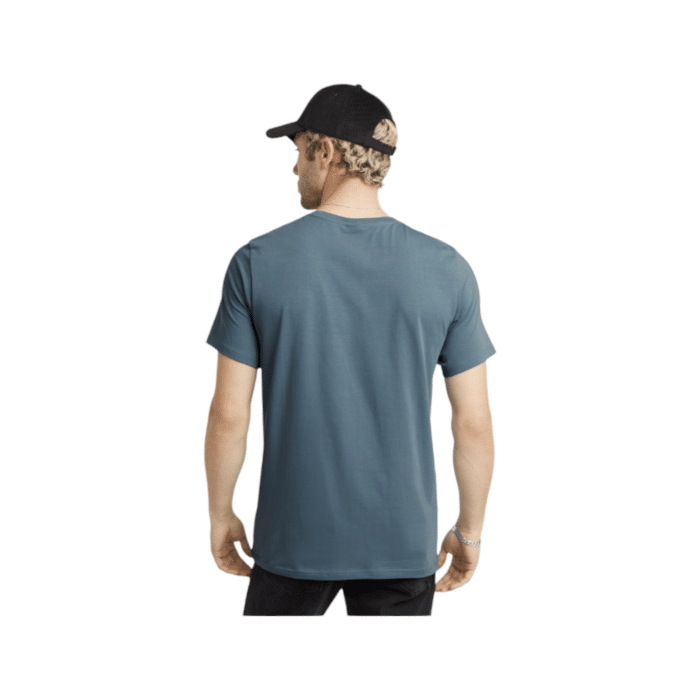 807 97B | Discover the G-Star Crew Slim Base R T in Avio Blue, crafted from 95% organic cotton and 5% elastane for an eco-friendly, superstretch fit that offers exceptional comfort and flexibility. This slim-fit T-shirt features a compact jersey knit that provides both durability and a smooth finish, ensuring a polished look that resists pilling and stretching over time. With its rich Avio Blue color and streamlined silhouette, this tee is a versatile wardrobe staple perfect for both casual and layered outfits.