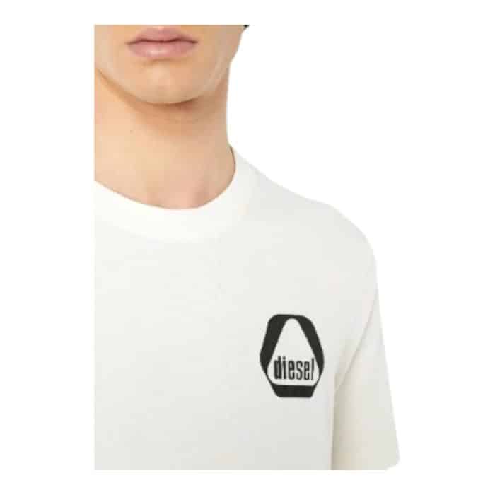 862 40 D | The Diesel T-Shirt T-Just G15 Cream combines minimalist design with premium comfort, featuring a soft cream color that adds sophistication to everyday outfits. Made from 100% high-quality cotton, it offers a lightweight, breathable feel, while its regular fit ensures a flattering silhouette that’s perfect for year-round wear. Subtly adorned with Diesel’s iconic logo on the chest, this versatile T-shirt transitions effortlessly from casual outings to layered looks for elevated style.