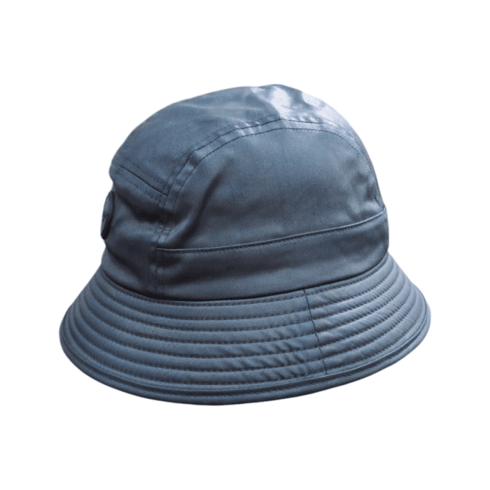 12 9B | Stay stylish with the Cutty Bucket Hat Heart in Navy, featuring a durable design, UV-protective brim, and a sleek embossed logo. Perfect for any outfit and occasion, it’s the ultimate blend of fashion and function.