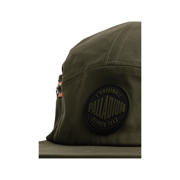 288 8C | Elevate your style with the Palladium Cap 5 Pnl Military in olive, a perfect blend of rugged utility and sleek design. Featuring durable fabric, a structured fit, and two discreet side pockets for added convenience, this cap is ideal for urban explorers and adventure seekers looking for practicality without compromising on fashion.