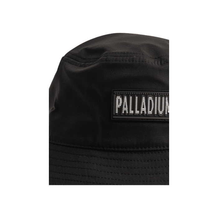 461 9C | Stay cool under pressure with Palladium’s Military Bucket Hat. Designed with a classic bucket shape and infused with a tactical edge, this hat brings utilitarian style to your everyday adventures.