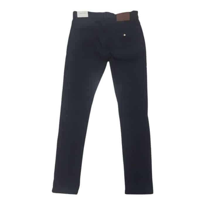 331 50 A | The JD Jean Chino Edgar Navy combines the relaxed comfort of jeans with the polished sophistication of chinos, making it a versatile wardrobe essential. Crafted from premium cotton with a touch of stretch, these navy chinos offer a sleek slim fit, practical pockets, and all-day comfort for both casual outings and semi-formal occasions. Easy to style and maintain, they are perfect for pairing with anything from crisp shirts to laid-back tees, providing effortless style in any setting.