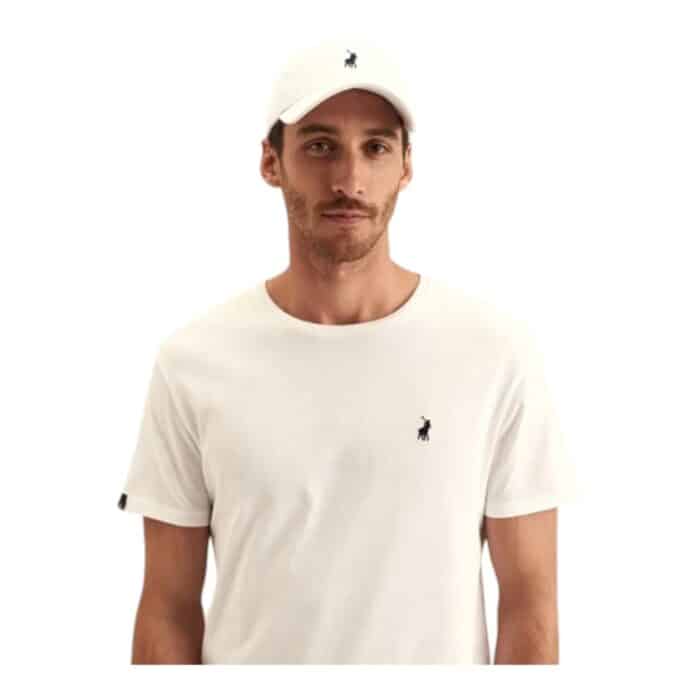 318 1 C | The Polo Cap 6 Panel Classic Peak White is a sleek and versatile accessory crafted from high-quality cotton, offering both comfort and durability with its breathable, lightweight fabric. Designed with a timeless six-panel structure and an adjustable strap at the back, it provides a custom fit for all head sizes, ensuring a secure and comfortable wear. Featuring the iconic Polo logo embroidered at the front, this minimalist yet stylish cap adds a sophisticated touch to any casual outfit, making it a perfect combination of function and fashion.